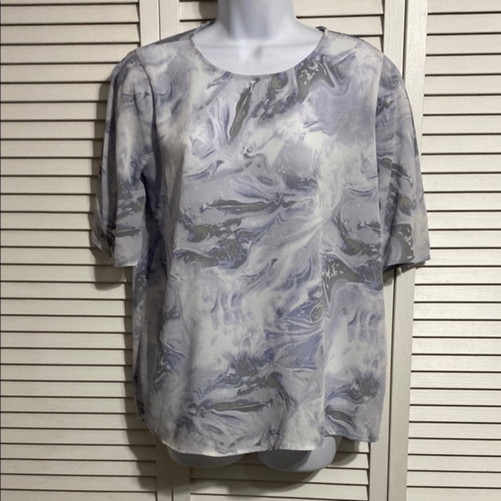 Calvin Klein marble swirl top!